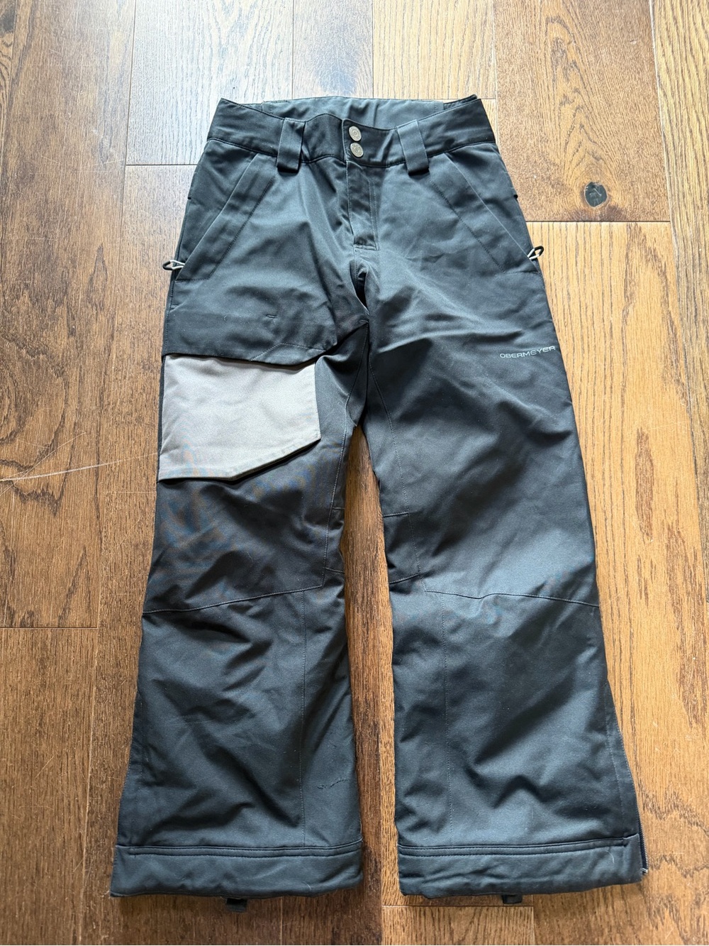 Obermeyer kids size 10-12 Medium Black Cargo Snow Pants with Gray Patch